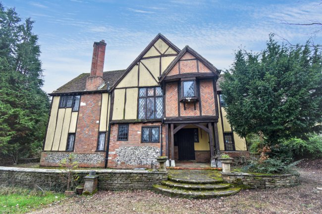 3 Coombe Hill Court, Windsor, Berkshire, SL4 4UL 2