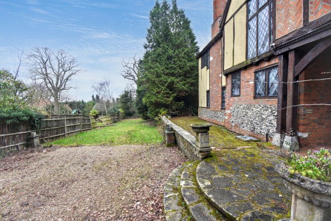 3 Coombe Hill Court, Windsor, Berkshire, SL4 4UL 2
