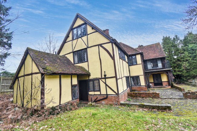 3 Coombe Hill Court, Windsor, Berkshire, SL4 4UL 2