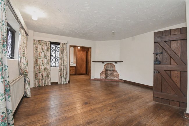 3 Coombe Hill Court, Windsor, Berkshire, SL4 4UL 2