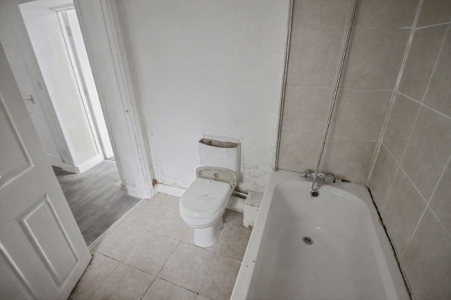 Flat A, 61 Bohemia Road, St. Leonards-on-Sea, TN37 6RG 2