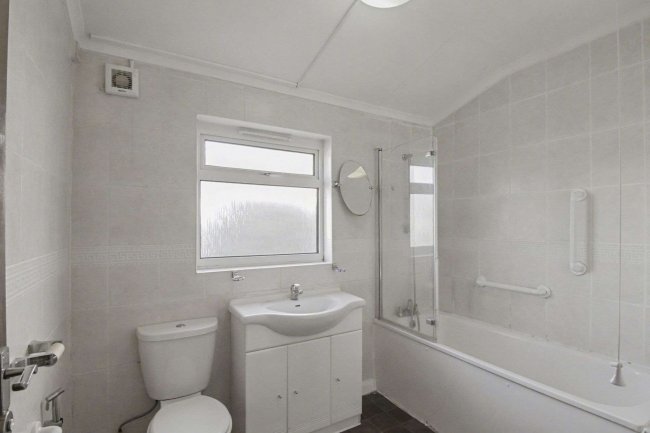 72 Colworth Road, London E11 1HY 10