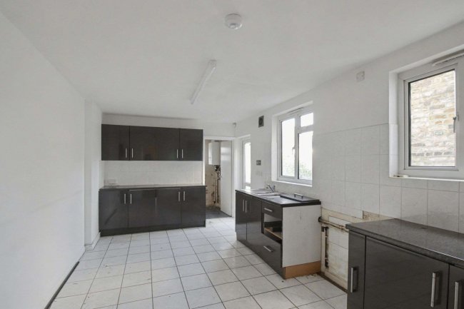 72 Colworth Road, London E11 1HY 10