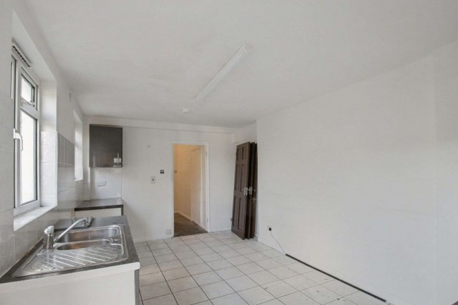 72 Colworth Road, London E11 1HY 10