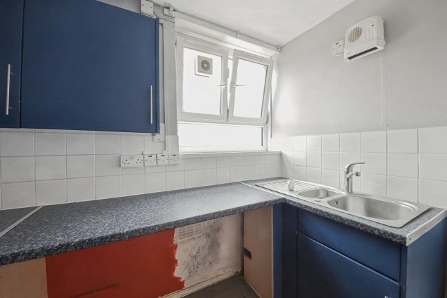 22 Tower Heights, Hoddesdon, Herts, EN11 8UQ 10