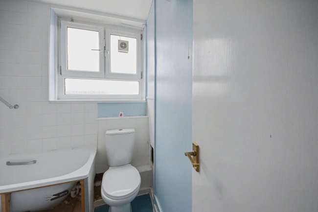 22 Tower Heights, Hoddesdon, Herts, EN11 8UQ 10