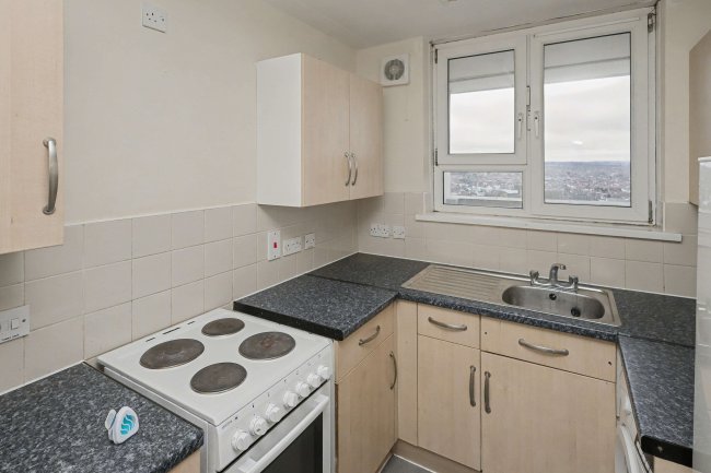 61 Tower Heights, Hoddesdon, Herts, EN11 8UH 10