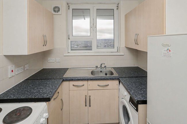 61 Tower Heights, Hoddesdon, Herts, EN11 8UH 10