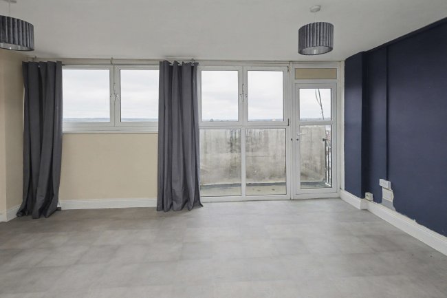 61 Tower Heights, Hoddesdon, Herts, EN11 8UH 10