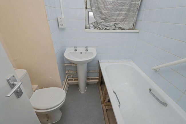 61 Tower Heights, Hoddesdon, Herts, EN11 8UH 10