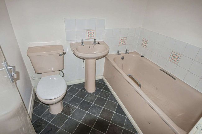 51 Waiblingen Way, Devizes SN10 2BW 4