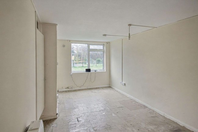 51 Waiblingen Way, Devizes SN10 2BW 4