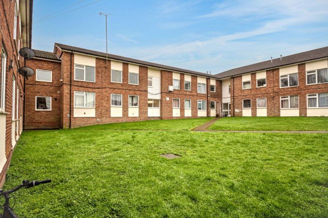 51 Waiblingen Way, Devizes SN10 2BW 4