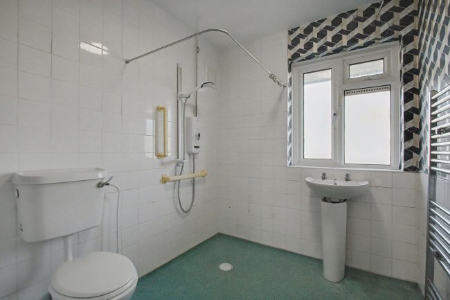 131 Glenhurst Avenue, Bexley, Kent, DA5 3QQ 1