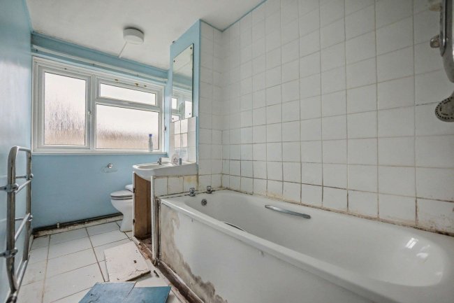 21 Chenies Close, Tunbridge Wells, Kent, TN2 5LL 4