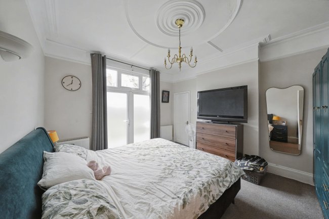 19 Louisville Road, Tooting, London SW17 8RL 4