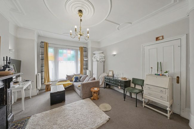 19 Louisville Road, Tooting, London SW17 8RL 4