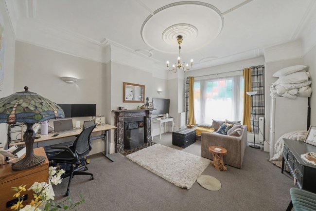 19 Louisville Road, Tooting, London SW17 8RL 4