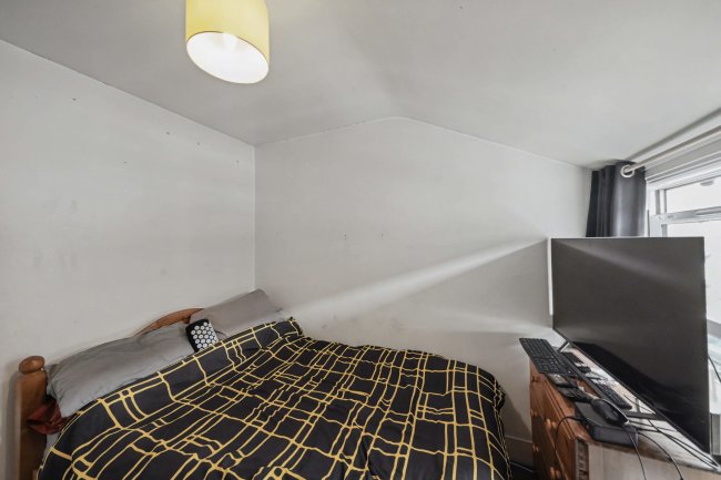 19 Louisville Road, Tooting, London SW17 8RL 4