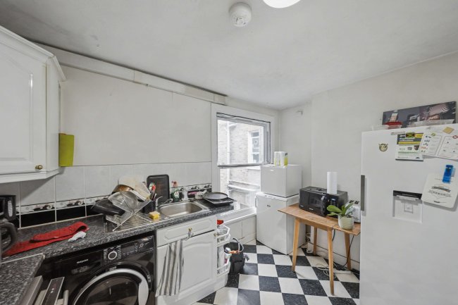 19 Louisville Road, Tooting, London SW17 8RL 4