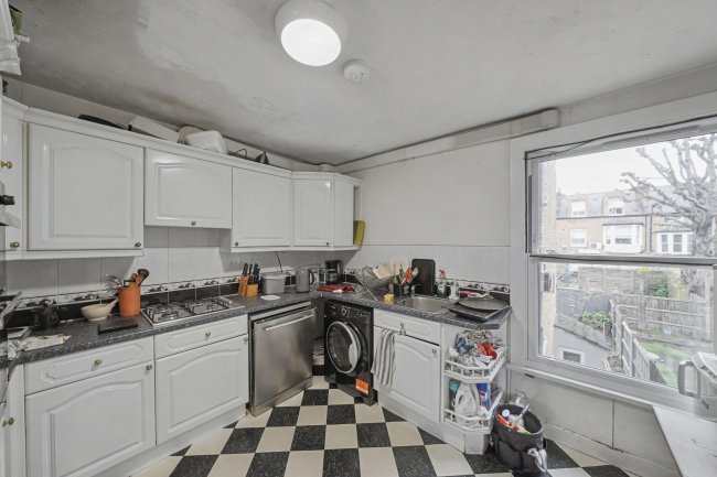 19 Louisville Road, Tooting, London SW17 8RL 4