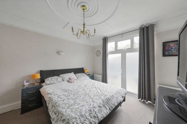 19 Louisville Road, Tooting, London SW17 8RL 4