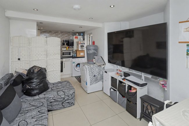 Flat A, 15 Elsden Road, Tottenham, London, N17 6RY 3