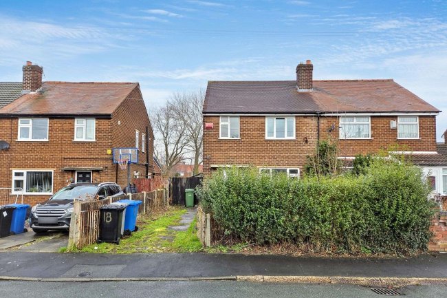 18 Shaftesbury Gardens, Flixton M41 6NP 3