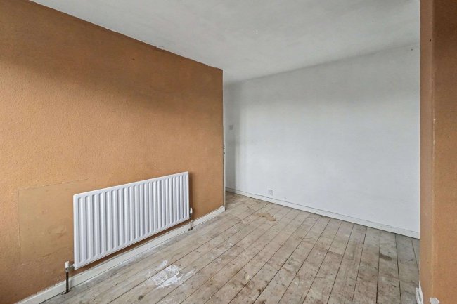 18 Shaftesbury Gardens, Flixton M41 6NP 3
