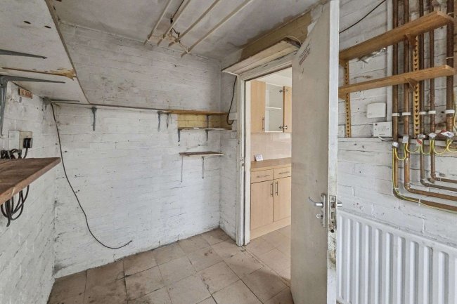 18 Shaftesbury Gardens, Flixton M41 6NP 3