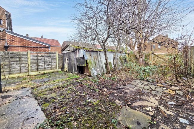 18 Shaftesbury Gardens, Flixton M41 6NP 3