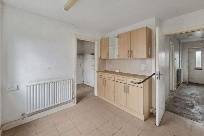18 Shaftesbury Gardens, Flixton M41 6NP 3