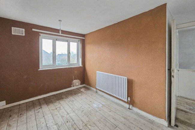 18 Shaftesbury Gardens, Flixton M41 6NP 3