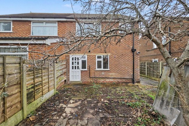 18 Shaftesbury Gardens, Flixton M41 6NP 3