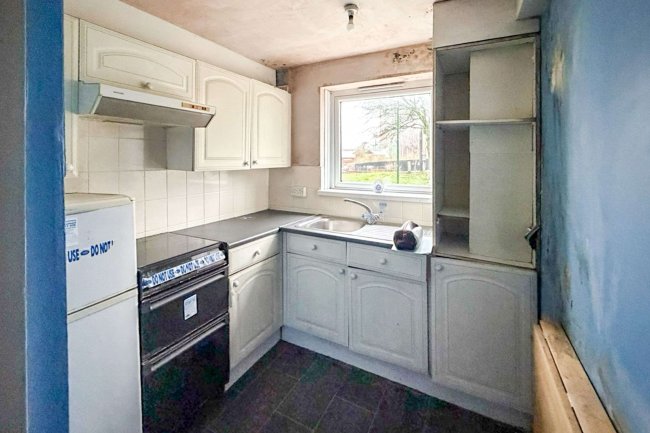 13 Matthews Walk, Stoke-on-Trent, Staffordshire ST1 3QX 1