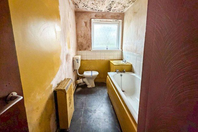 13 Matthews Walk, Stoke-on-Trent, Staffordshire ST1 3QX 1