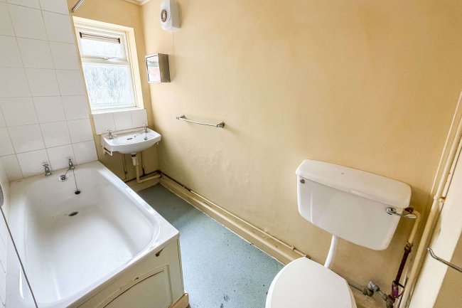 Flat 29 Sheldon Road, Chippenham, Wiltshire, SN14 0BP 2