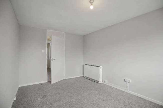 12 Rosemount Walk, Keighley, West Yorkshire, BD21 2EE 6