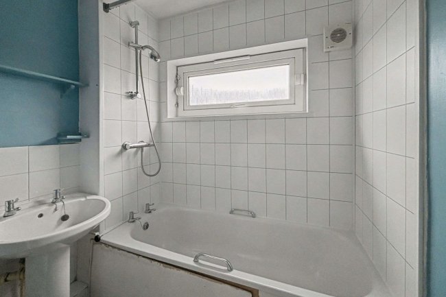 56L Firthcliffe Road, Liversedge, West Yorkshire, WF15 6HF 9