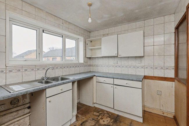 2 The Wharfe, Bedford, Bedfordshire, MK41 7XP 6