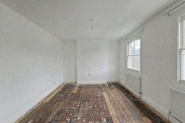 72b Minford Gardens, London W14 0AP 5