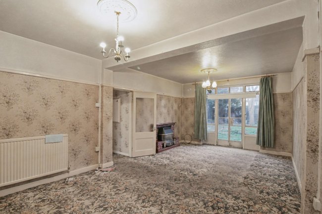 12 Chigwell Lane, Loughton, Essex, IG10 3RW 8