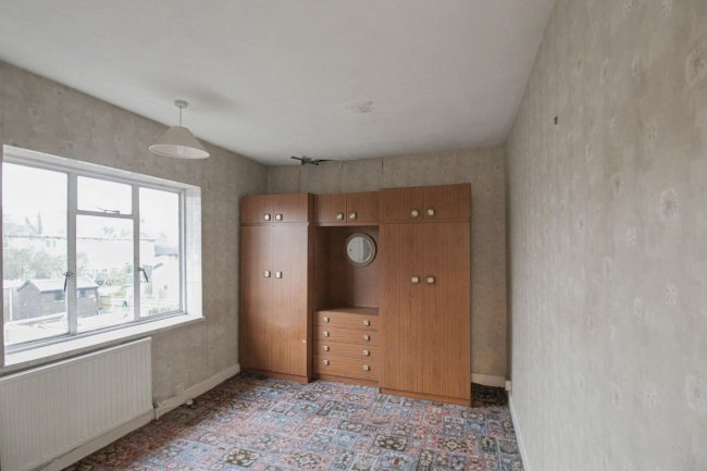 12 Chigwell Lane, Loughton, Essex, IG10 3RW 8