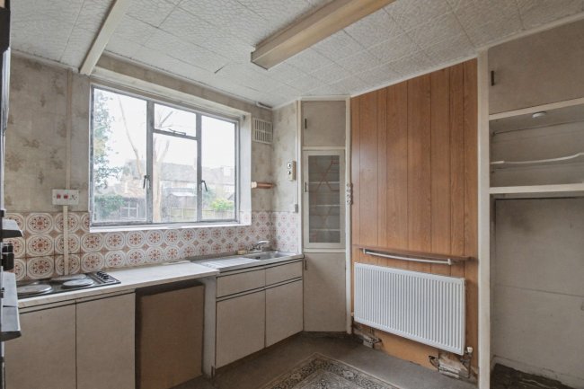 12 Chigwell Lane, Loughton, Essex, IG10 3RW 8