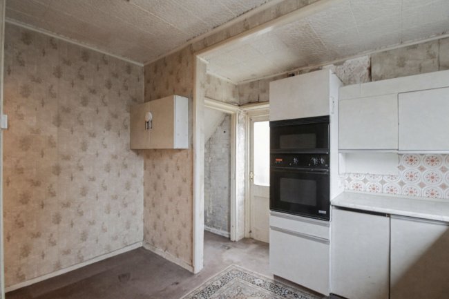 12 Chigwell Lane, Loughton, Essex, IG10 3RW 8