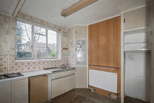 12 Chigwell Lane, Loughton, Essex, IG10 3RW 8