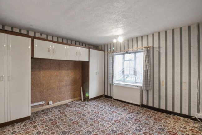 12 Chigwell Lane, Loughton, Essex, IG10 3RW 8