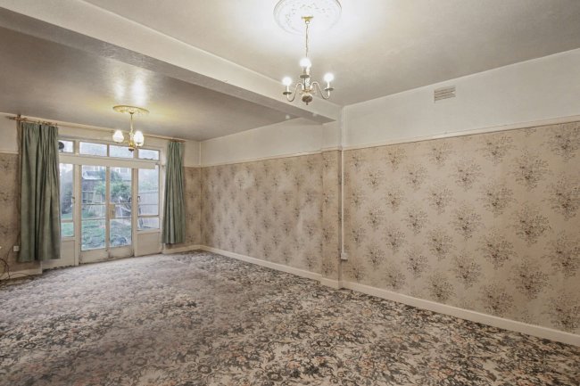 12 Chigwell Lane, Loughton, Essex, IG10 3RW 8