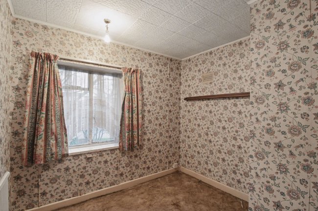 12 Chigwell Lane, Loughton, Essex, IG10 3RW 8