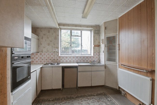 12 Chigwell Lane, Loughton, Essex, IG10 3RW 8